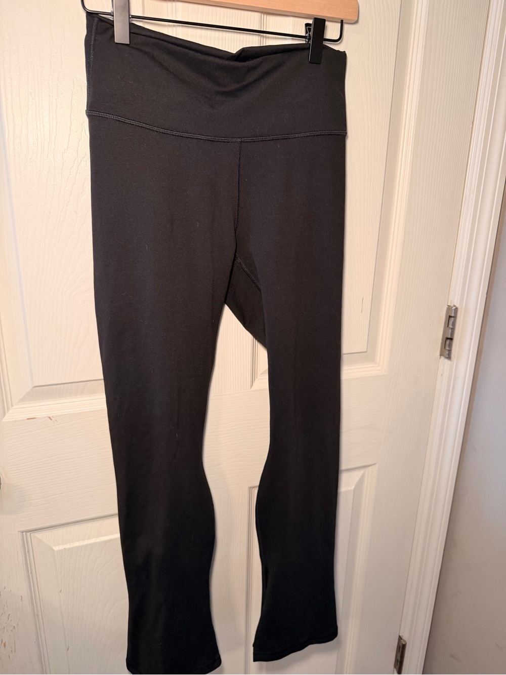 Fabletics Short Powerhold Black High-Waist Stretch Yoga Pants, Split ankle